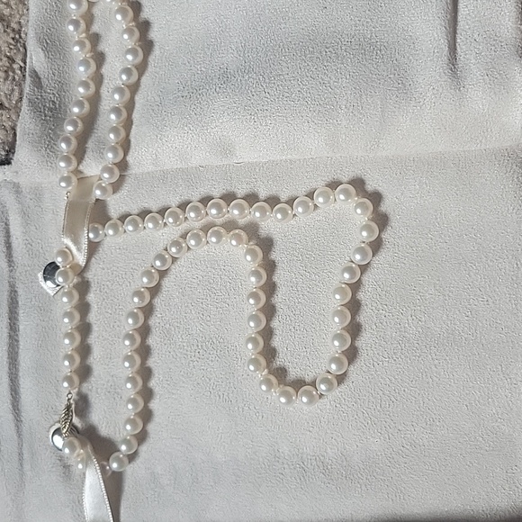 unbranded Jewelry - Genuine pearl necklace and bracelet set, 24k gold findings